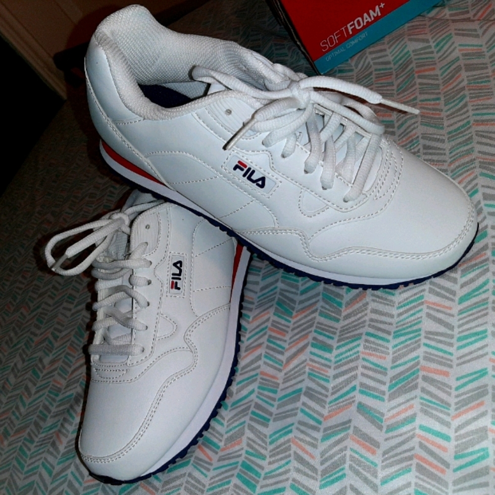 New Original FILA tennis shoes 7½